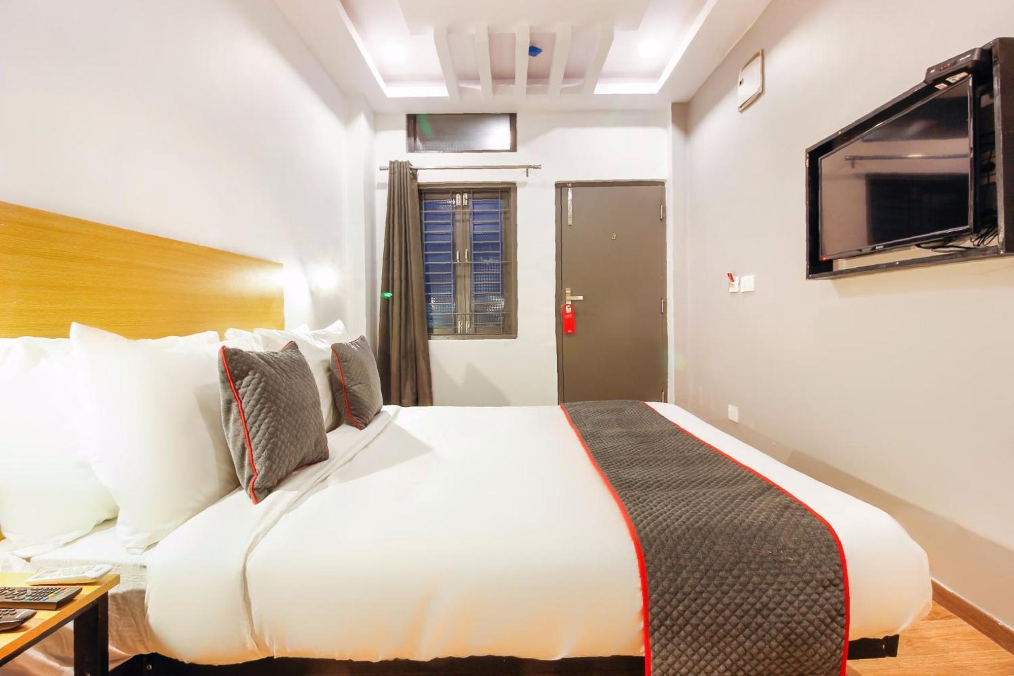 Super Townhouse Rcc Sunrise Hotel Hyderabad Ngoại thất bức ảnh